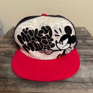 Mickey Mouse grafiti hat